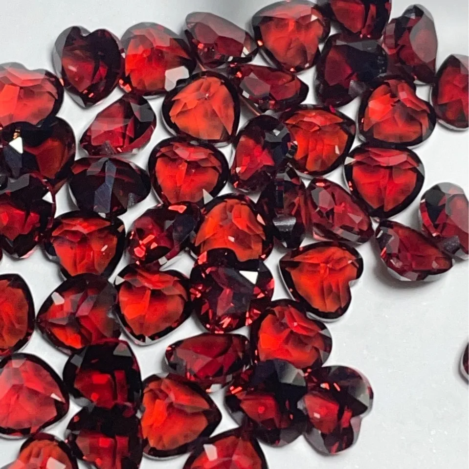 مصنع الجملة 100% شكل قلب طبيعي حقيقي أحجار كريمة من العقيق الأحمر أحجار كريمة مفكوكة مواد ذاتية الصنع للمجوهرات