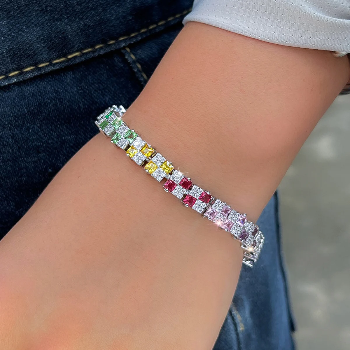 CWWZircons Mode Shiny Mehrfarbige Große Breite CZ Zirkon Platz Tennis Armbänder für Frauen Hochzeit Schmuck Zubehör S0293