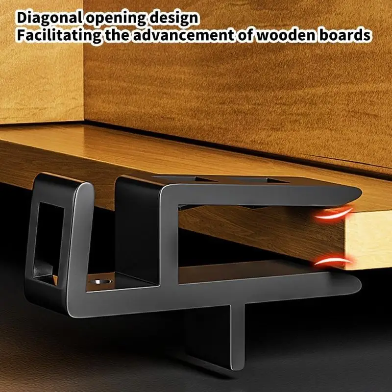 11ua CLIP PEDRO ARMOBE CARPENTRIA HOME