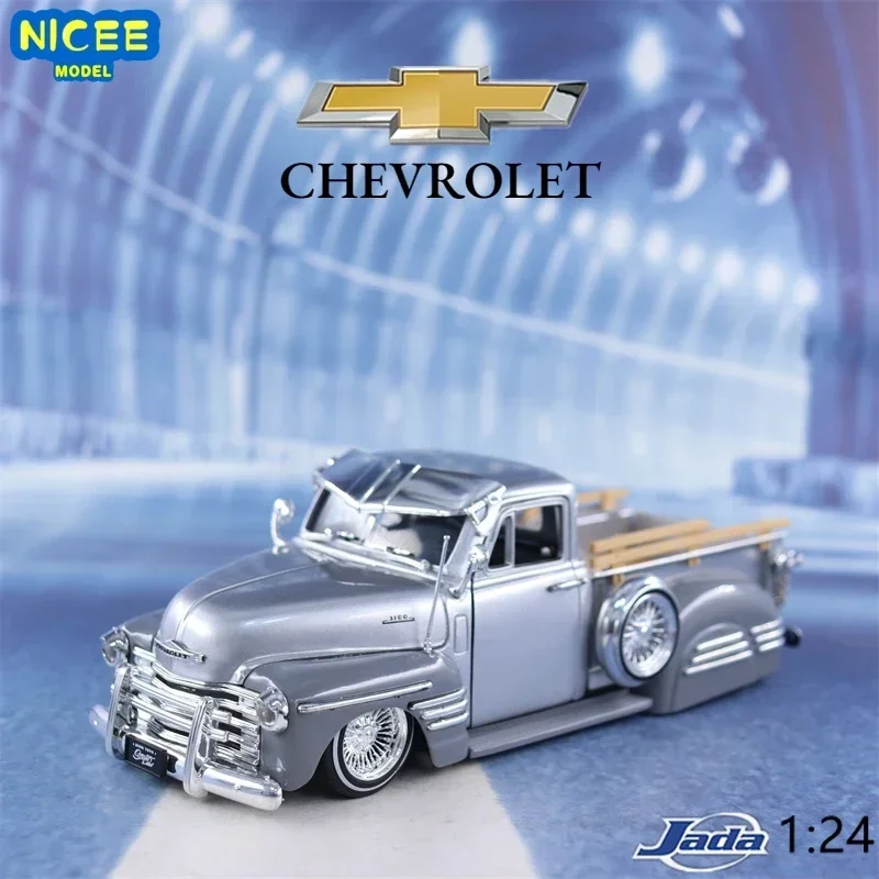 

1:24 1951 Chevrolet Pickup High Simulation Diecast Car Metal Alloy Model Car Toys for Children Gift Collection J179