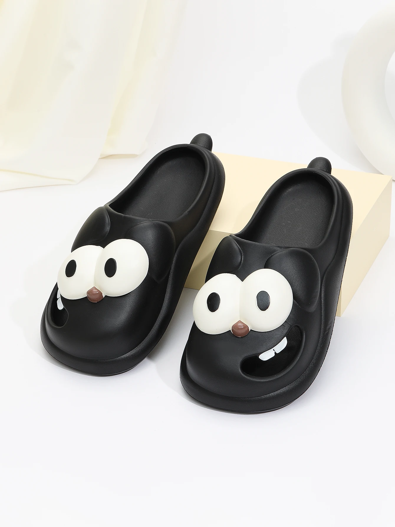 Cute big-eyed dog slippers for couples, big children, summer outer wear, Baotou cartoon slippers, home indoor non-slip clogs