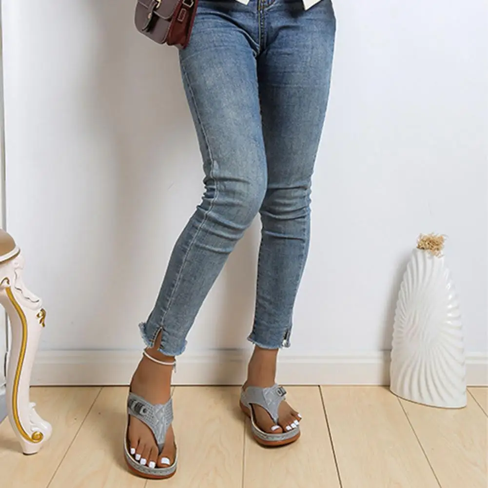 

Элегантная женская домашняя обувь, женские шлепанцы на низком каблуке, ортопедические женские шлепанцы на танкетке, удобные пляжные повседневные сандалии