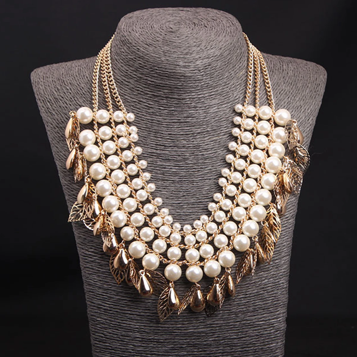 

Multi-layered Pearl Necklace for Women Gifts Leaf Tassels Trendy Gradient Design Clavicle Chain Anniversary Jewelry Accessories