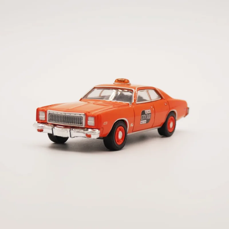 

Литой под давлением масштаб 1:64, 1977 Plymouth Fury, модель такси из сплава, готовый продукт, имитация игрушек, коллекция подарков, статический дисплей