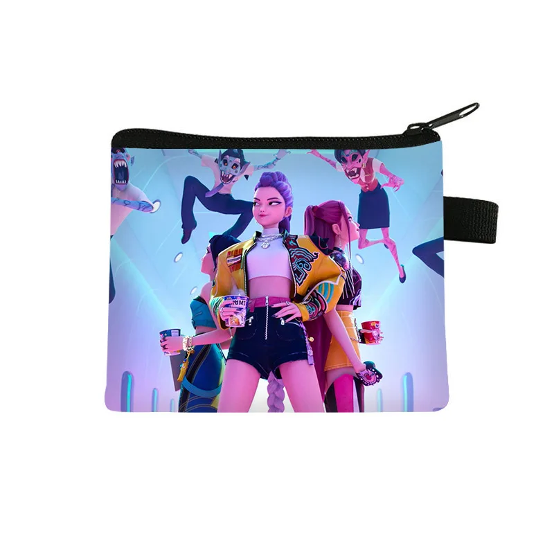 محفظة صغيرة جديدة من البوليستر بتصميم بسيط وطباعة الرسوم المتحركة. مشبك نقود مجموعة الساحرات K-pop لتخزين التغيير الفضفاض.