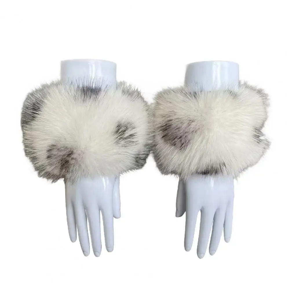 Soft Wrist Cuffs Winter Faux Fur Wrist Cuffs for Women Fluffy Arm Warmers for Skiing Parties Outfits Soft Furry Bands for Autumn