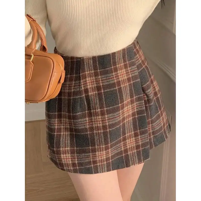 Chic Plaid Mini Skirt in Wool - Like Fabric, High - Rise Design, Side Pleat Detail, Elevate Your Daily Look