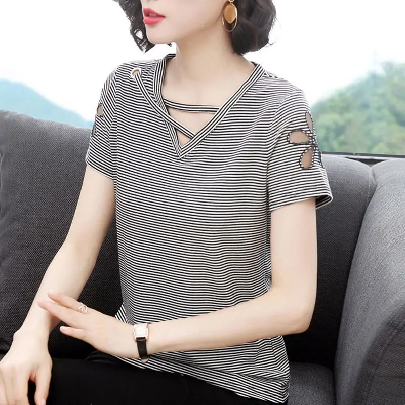 Summer Fashion V-neck Hollow Out Slim Casual Pullover T-shirt Women Solid Color Short Sleeve Oversized Tee Ladies Vintage Tee