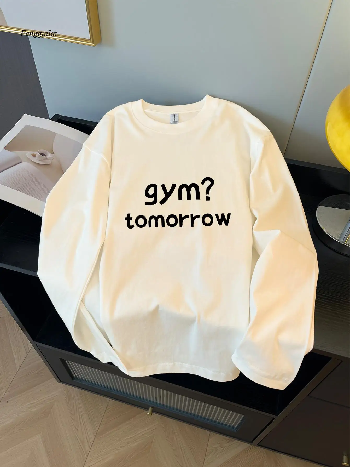 

Забавная футболка с рисунком Gym Tomorrow — темно-зеленая толстовка с круглым вырезом и длинными рукавами с принтом для мотивации тренажерного зала