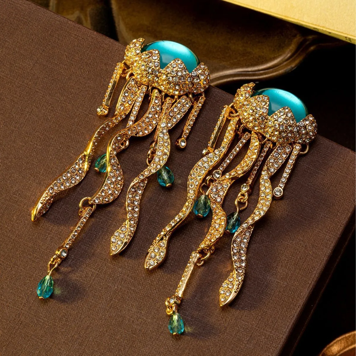 

Vintage Gold and Blue Rhinestone-Encrusted Jellyfish-Shaped Fashion Earrings for Women 2026 Parties Festivals Tassel Earring