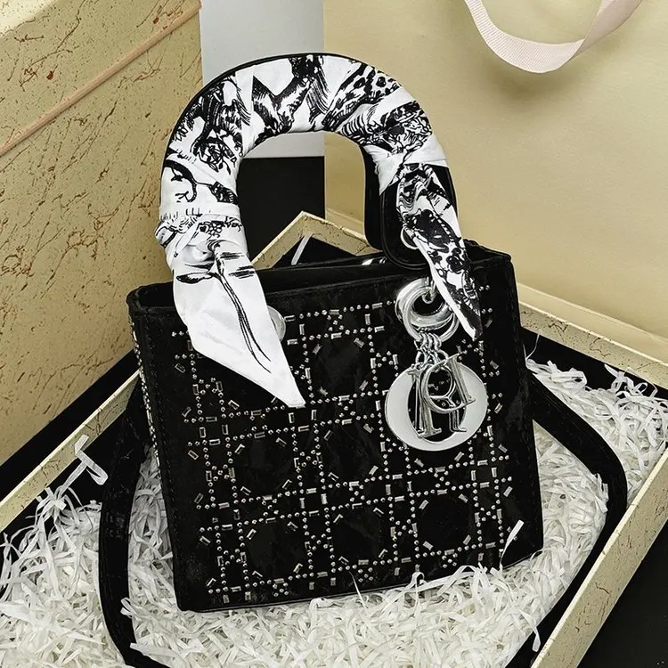 

Стеганый клатч со сверкающими бриллиантами для женщин, 2022, элегантный дизайнерский вечерний кошелек, аксессуар через плечо для свадебной вечеринки