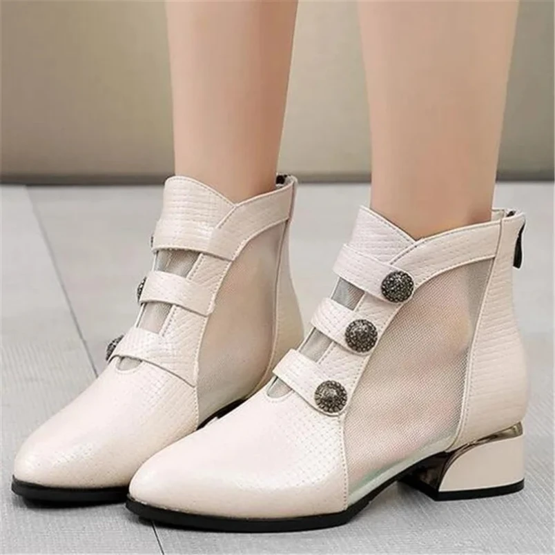 2025 Botas de verano puntiagudas de piel de vaca de malla premium Sandalias de moda Tamaño grande Elegante Confort Tacón bajo Mujeres