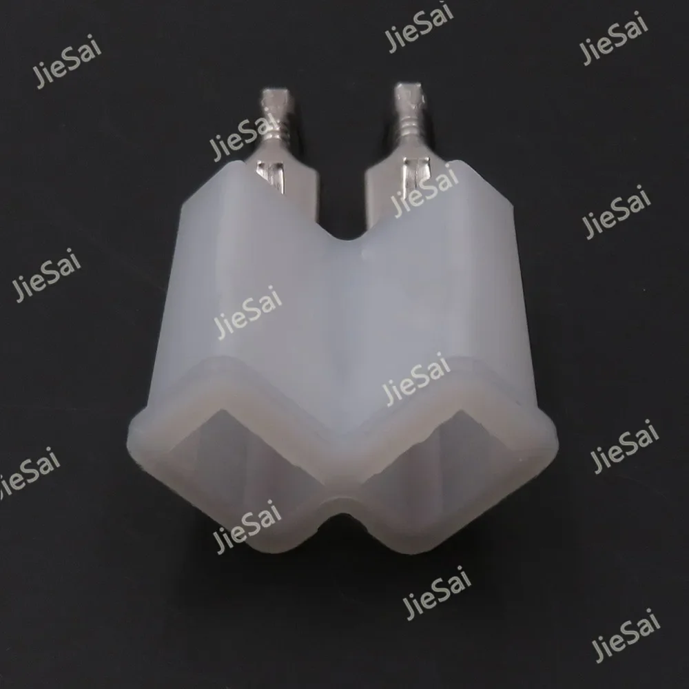 2 Pin PA66 Car Fuel Nozzle Plug Wire Clip Socket Automobile Electrical Wiring Connector