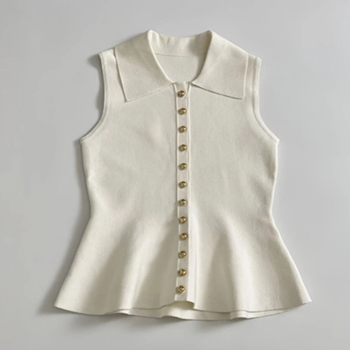 

Dave&Di Minimalist Off-white Single-breasted Sleeveless Knitted Top French Office Ladies Elegant Slim T-shirt For Women Sweaters