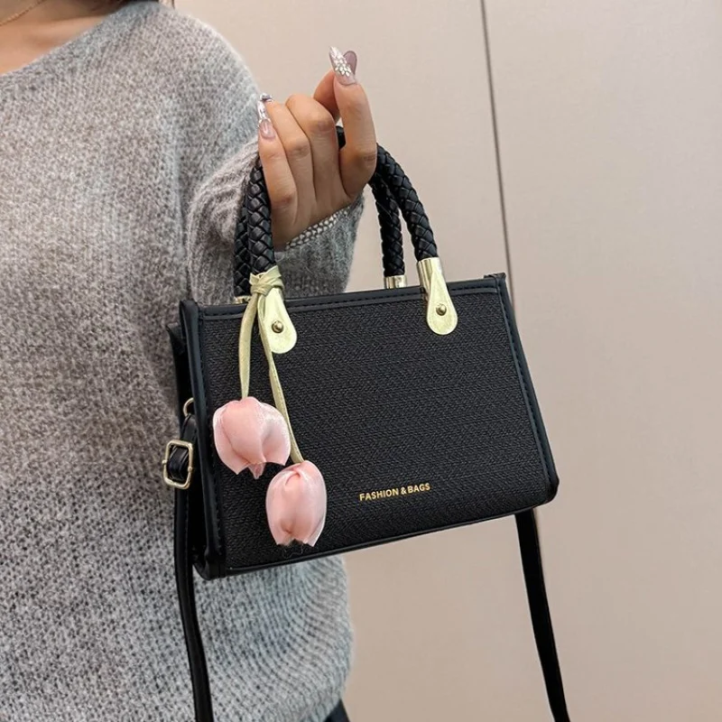 

Fashionable Women's Handbag In Elegant Leather Finish Crossbody Style With Luxury Designer Details