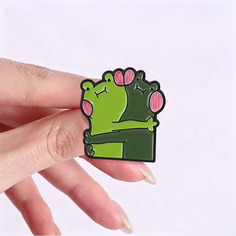 Niedliche Umarmende Frosch-Emaille-Anstecknadel Zweifarbiger Grüner Ton Rosa Rouge Cartoon-Tier-Brosche Reversnadel für Kleidungsdekoration – Detail 8