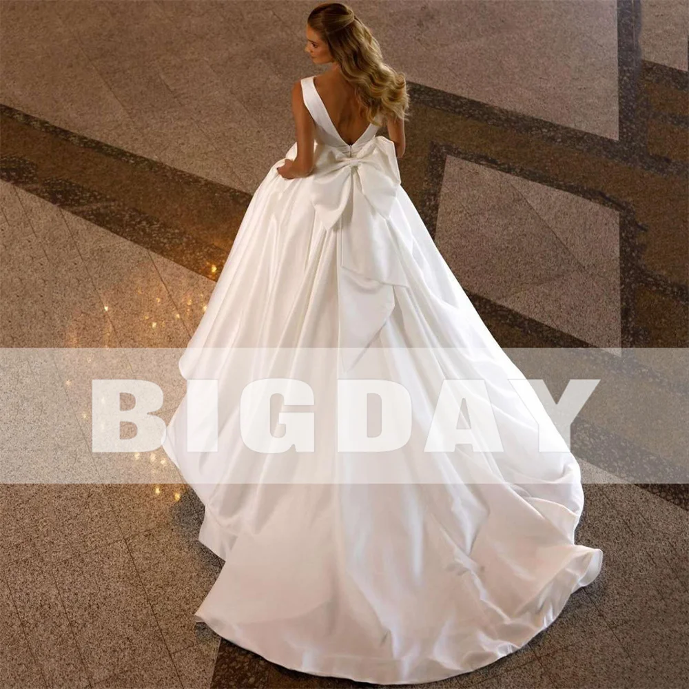 Elegant Wedding Dresses Women V-Neck Pleat Open Back Bow Satin Spaghetti Straps Bridal Ball Gowns Sweep Train Vestidos De Noiva