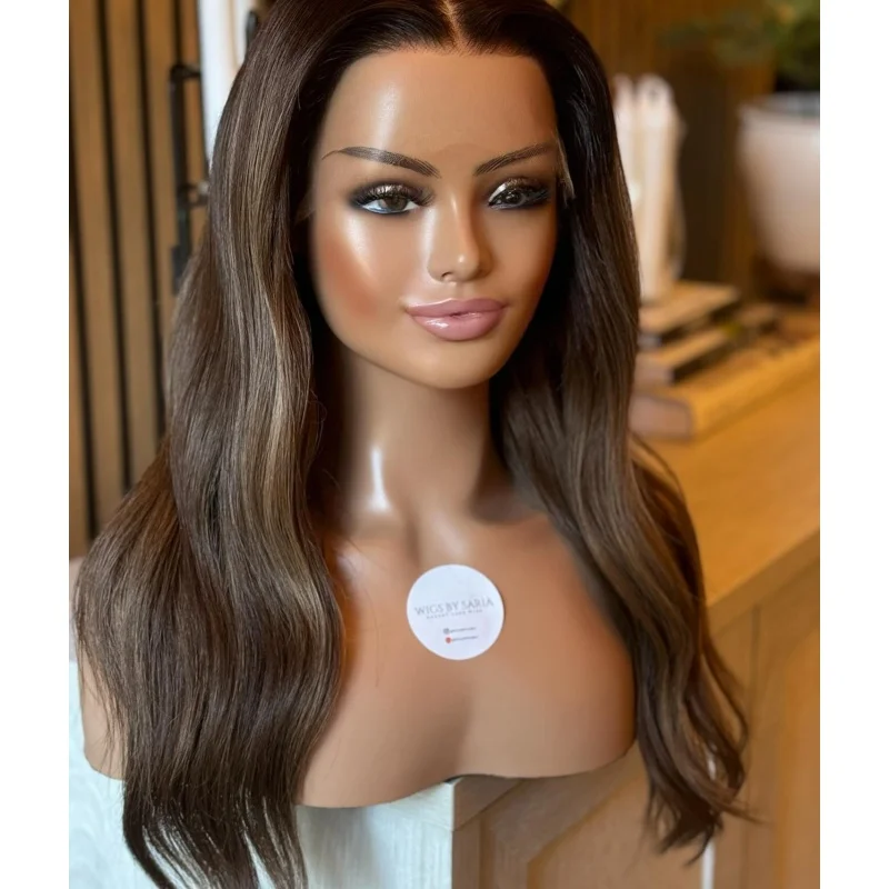 Peruka syntetyczna typu lace front z ciemnymi odrostami, brązowo-blond, wstępnie wyskubana, odporna na ciepło, peruka damska z falą body wave.