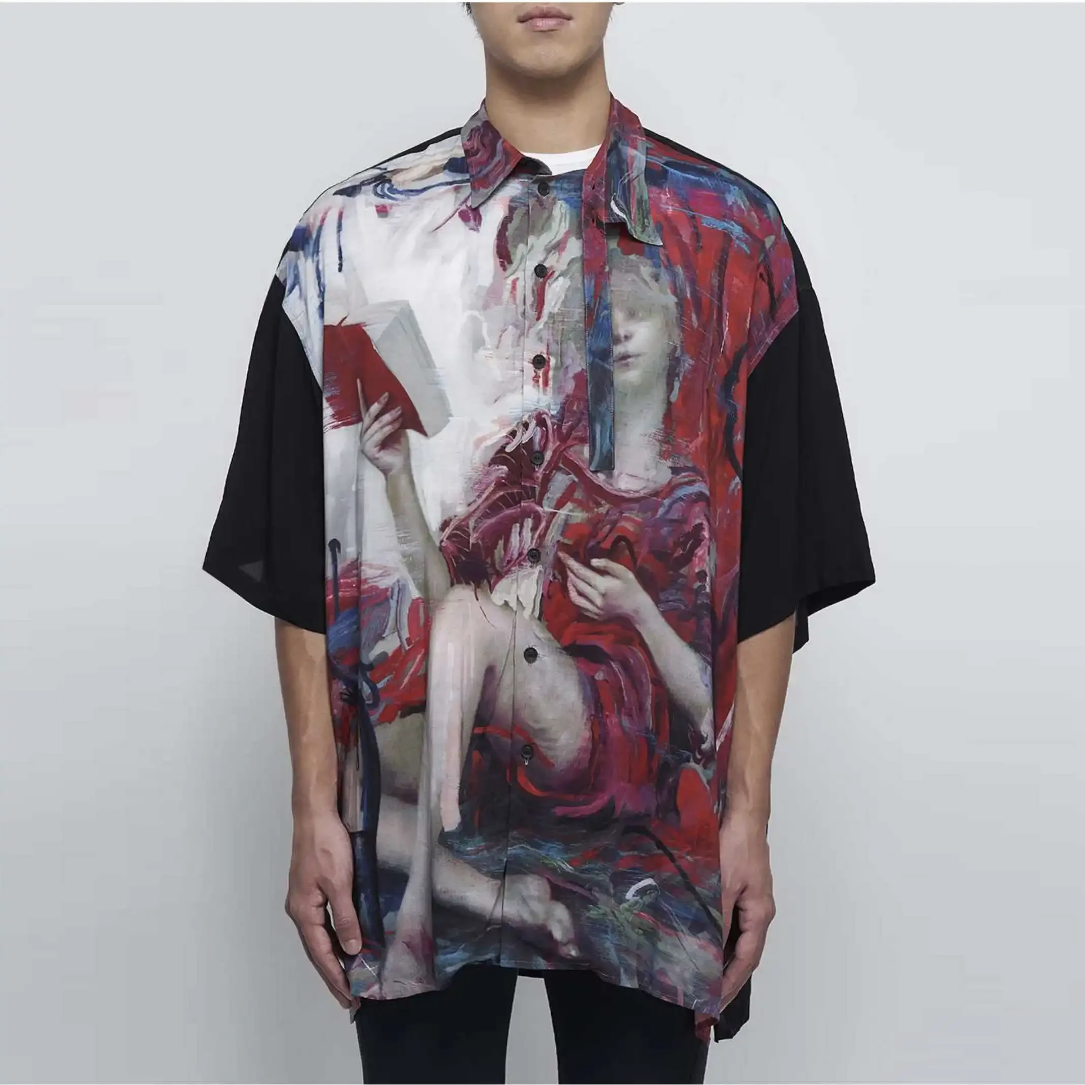 

YOJI OOAK JAMES JUANl совместная пляжная рубашка из тенсельного вискозы с драпировкой и короткими рукавами. Крутая пляжная рубашка с открытыми плечами.