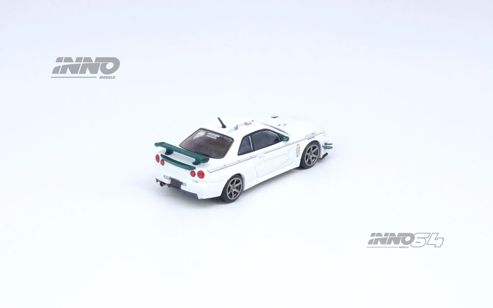 INNO 1:64  SKYLINE  (R34) V-SPEC Tuned by MINE‘S Model Car