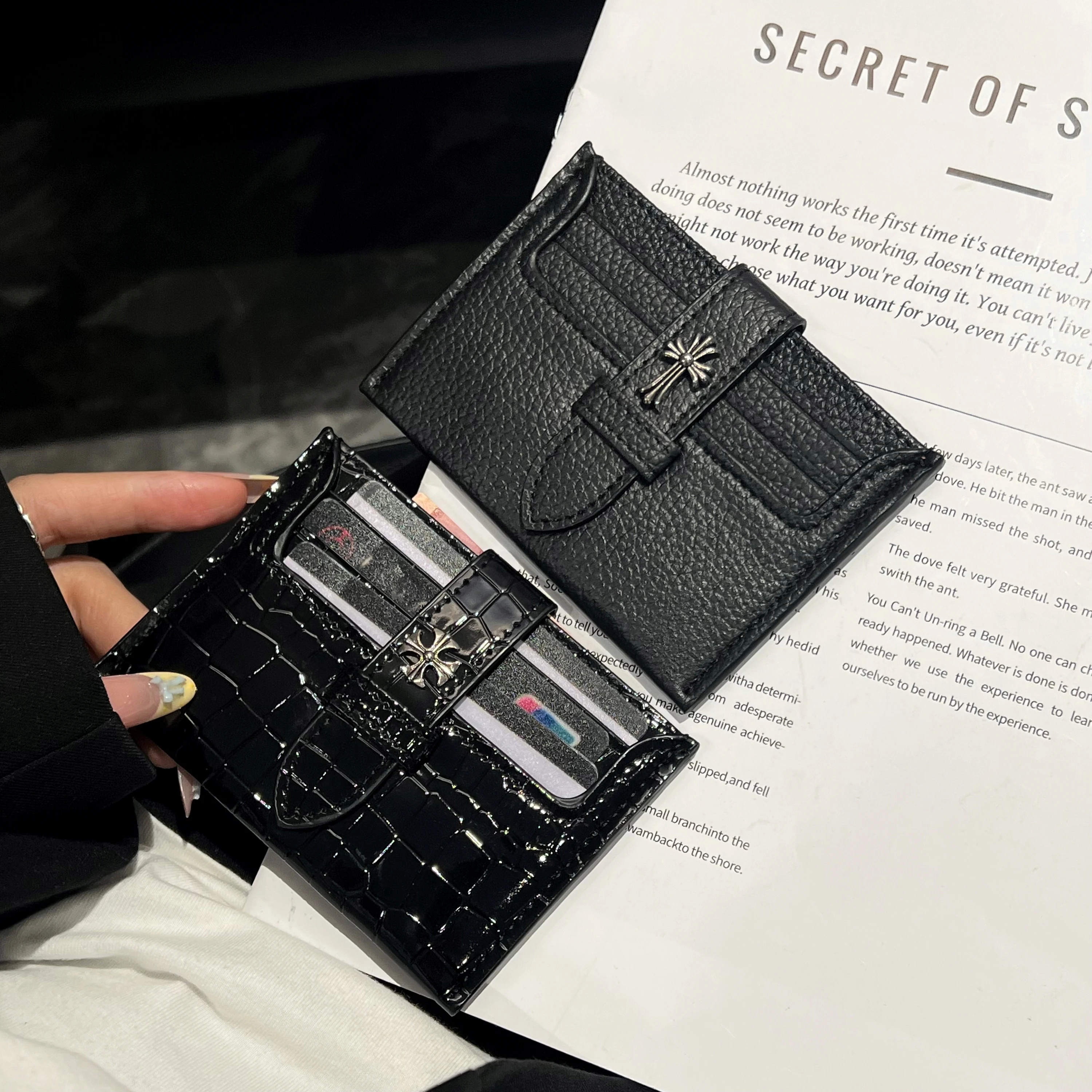 porte-cartes-en-cuir-retro-portefeuille-porte-cartes-d'identite-professionnelle-carte-bancaire-design-croise-gaufrage-3d-unisexe-pochette-fonctionnelle
