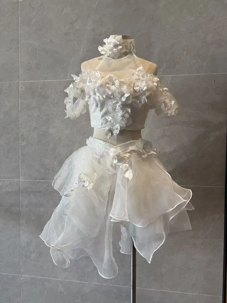 

Luxury White Off-Shoulder Short Skirt For Cosplay Aquarium Performances And Diving Activities Fish-Tail Style Top Short Skirt