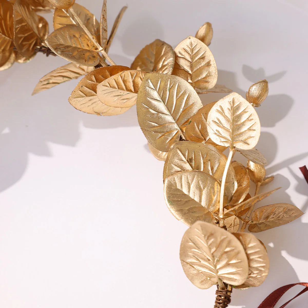 Mahkota Bunga Daun Emas Buatan Tangan dengan Pita Sutra Panjang untuk Hiasan Kepala Kostum Pesta Natal Wanita