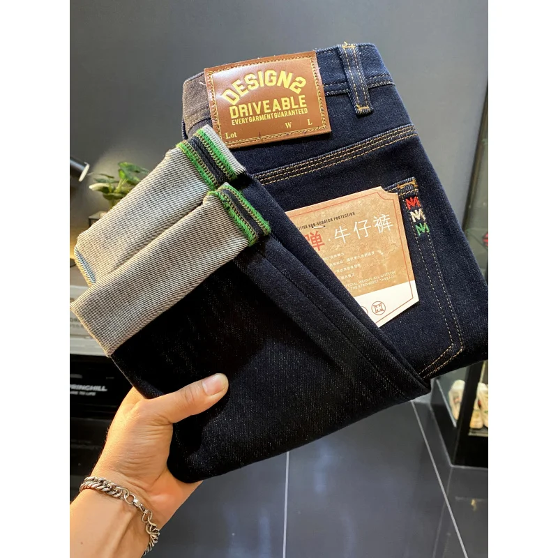 جينز غير رسمي أزرق كلاسيكي فاخر وخفيف الوزن للرجال ساق مستقيمة صغيرة 2025 خريف جديد سراويل طويلة ضيقة للقدم الصغيرة