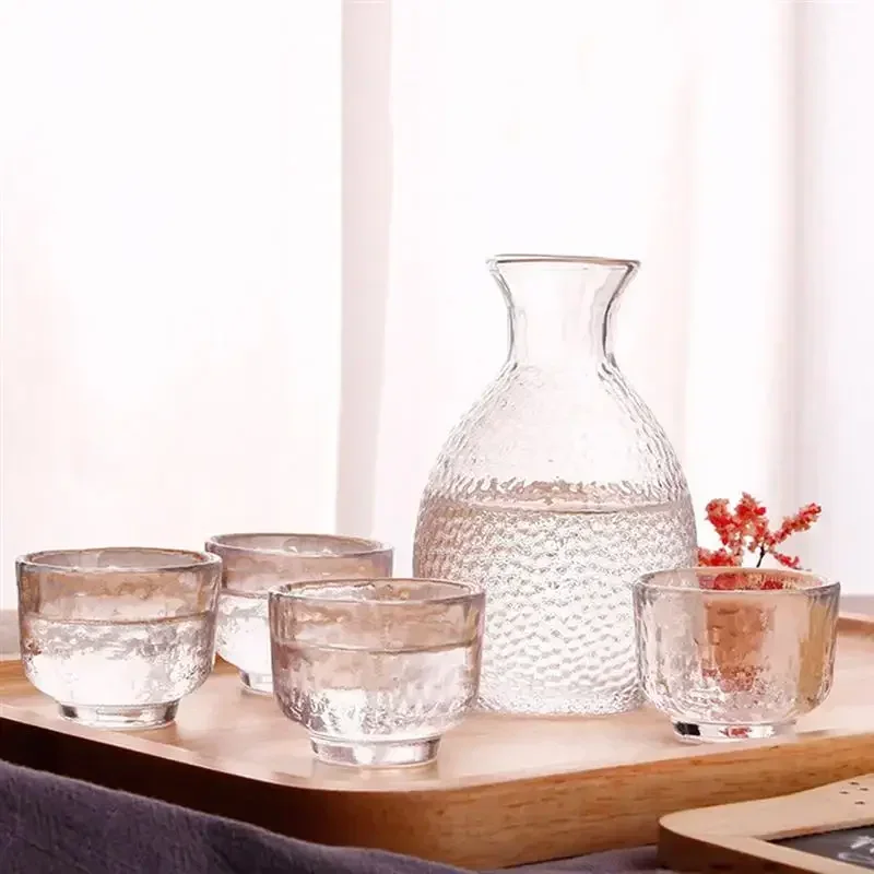 

Glass Sake Serving Set Clear Blur Plain Japanese-style Handmade Glass Cups Sake Cups Glass Bottle For Greeting Drinking Set