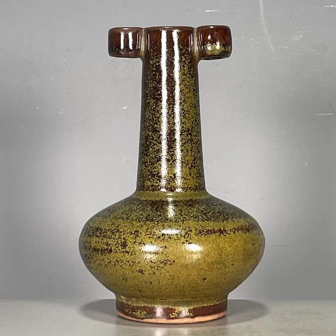 Replica of Chinese-style porcelain, tea-dust glaze, long-diameter double-eared ornamental vase