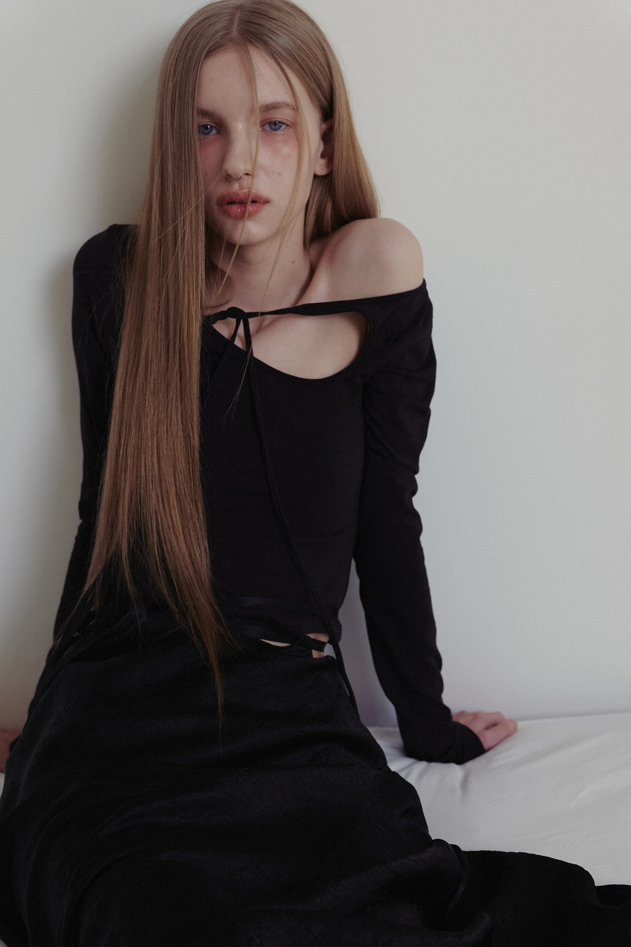 Retro Spicy Shoulder Bared One Shoulder Long Sleeve Top with Neck Hanging Belt Korean Style Commute Creative Pattern Cotton B...
