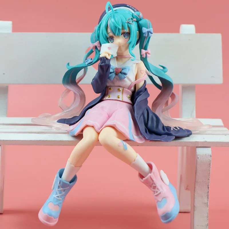 Anime Hatsune Miku figura Cartoon Sailor Suit Hatsune Miku posizione seduta modello carino Miku ornamenti raccogliere decorare regalo