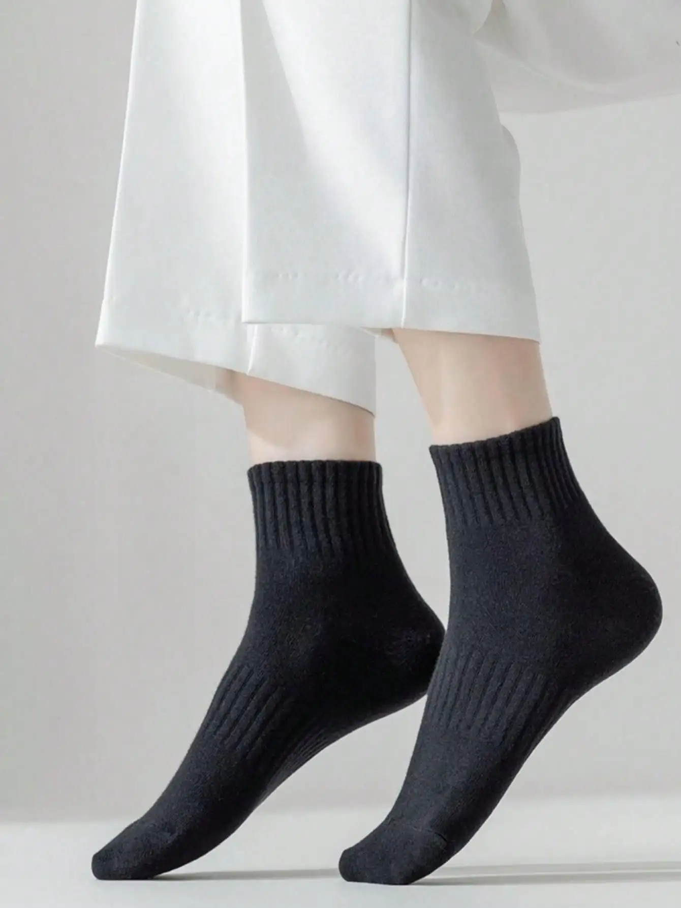 Klassische, schwarz-weiße Damen-Kurzsocken, Damensocken in großen Größen (36–44), bequeme und atmungsaktive Socken für Frühling und Sommer, Sportlicher Stil, Socken bis zur Mitte der Wade, Herrensocken, Paar-Socken, Freizeitsocken, vielseitige Socken. – Detail 5