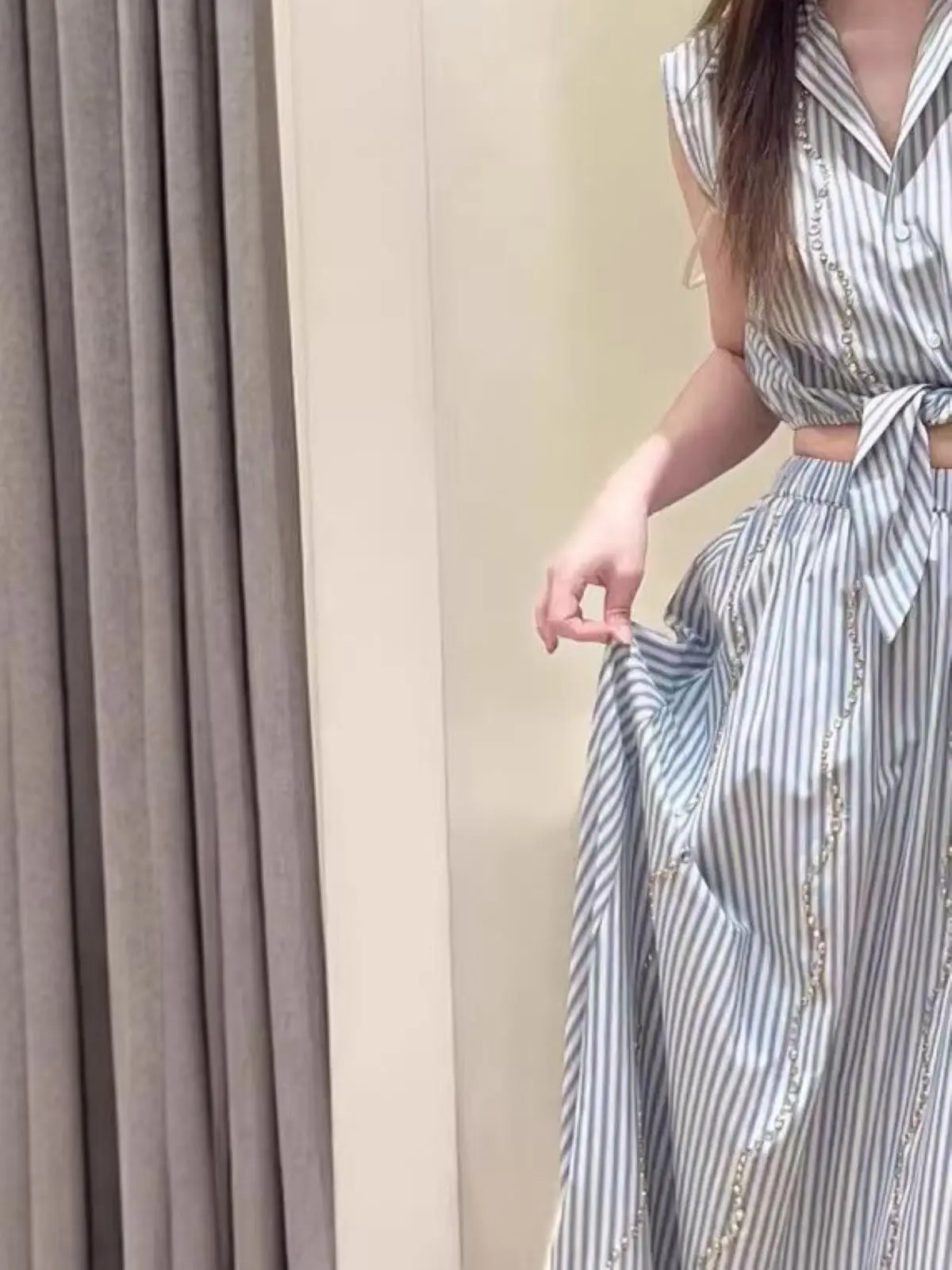 

Spring/Summer Women Turn-down Collar Sleeveless Rhinestone Striped Set Single Breasted Shirt + Loose Fashion Casual Maxi Skirt