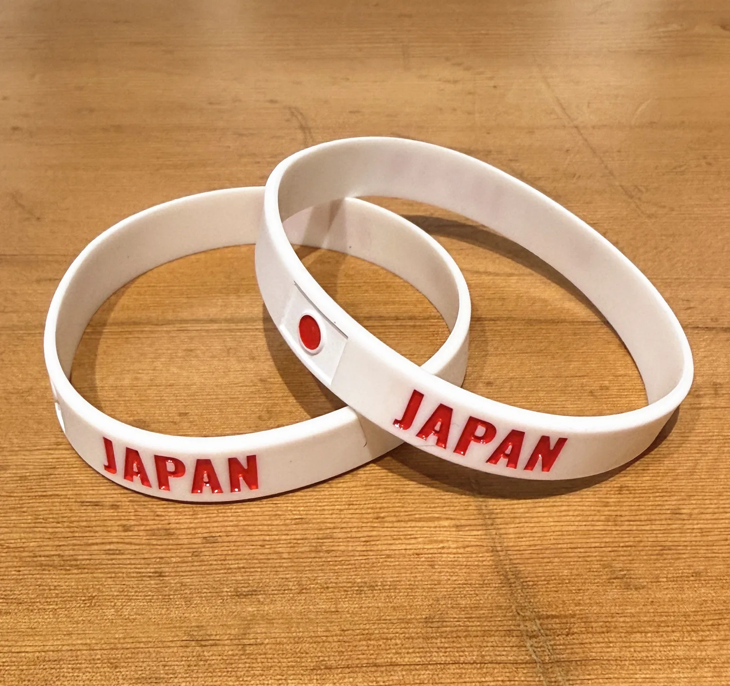 100pcs Japan Silicone Bracelets National Flag Debossed Wristband Stretch Rubber Fashionable Wristwear Sport Game Partty gift