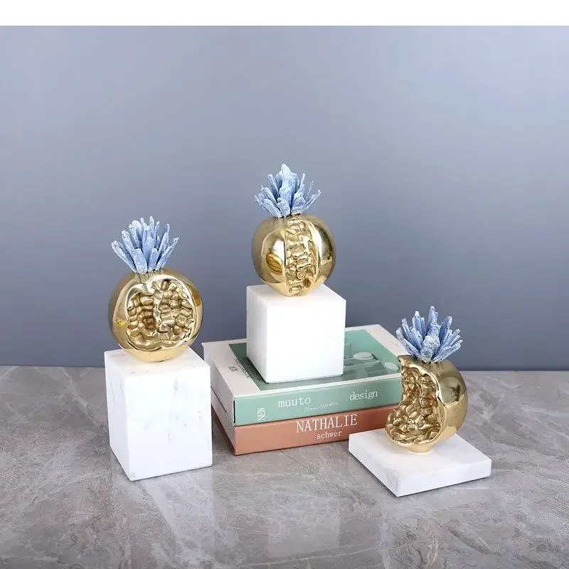 

-Golden Pomegranate Copper Crafts Marble Base Ornaments Desk Decoration Statue Modern Artwork Room Aesthetics Decor