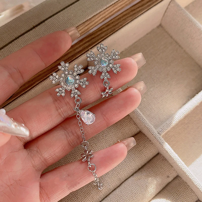 أقراط ندفة الثلج الزركون المزخرفة بحجر الراين؛ تصميم شرابة غير متماثل لمجوهرات حفلات المكتب الفاخرة للنساء #2