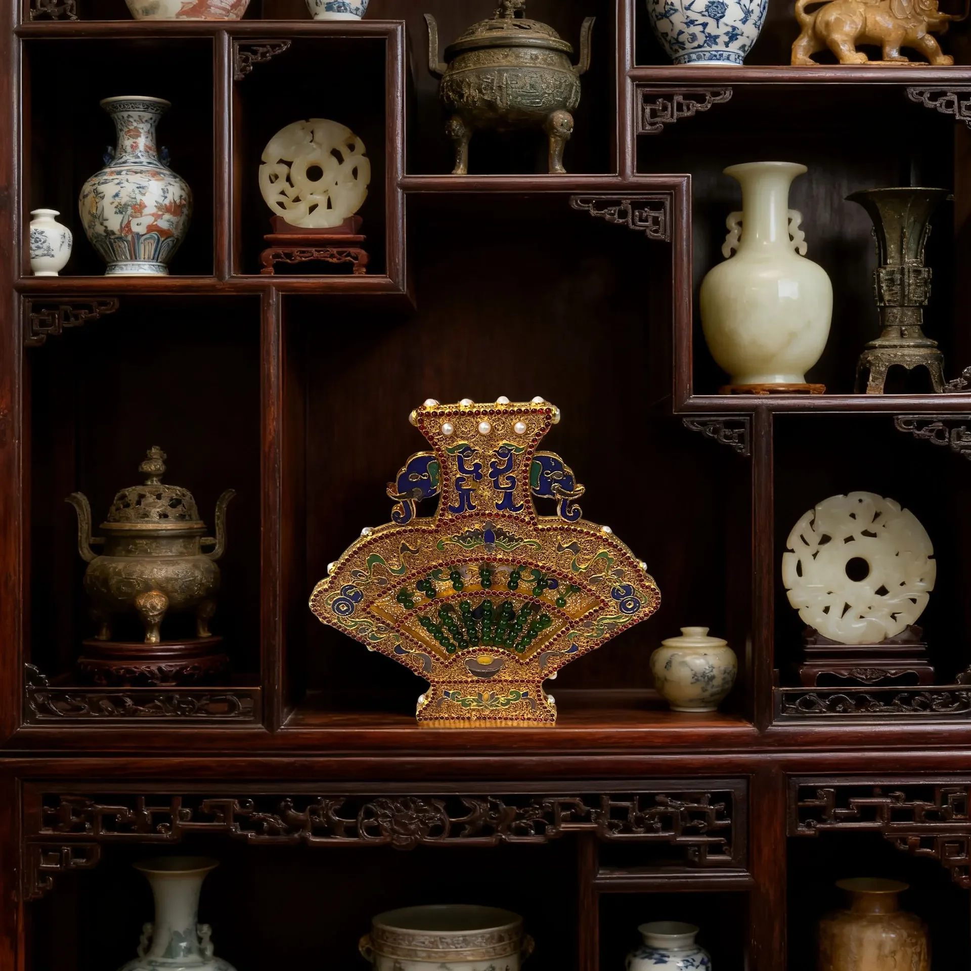 Pure copper hand-inlaid pearl enamel vase, antique ornaments and handicrafts