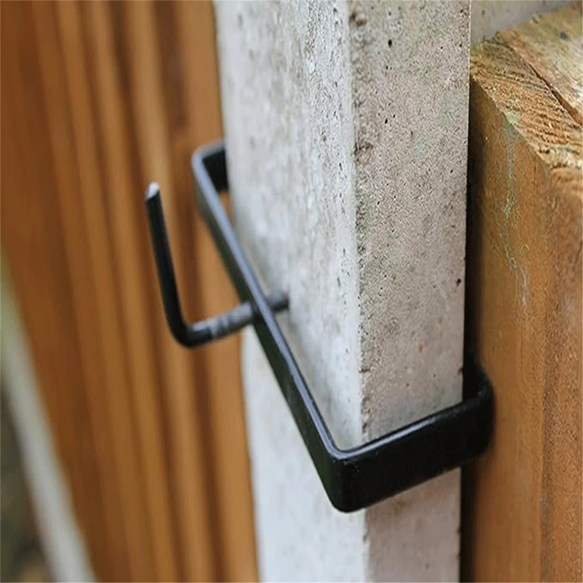 Heavy-Duty Concrete Column Clip Fence Column Metal Fixing Bracket is Suitable for 4-Inch Section Concrete Column 1Pcs