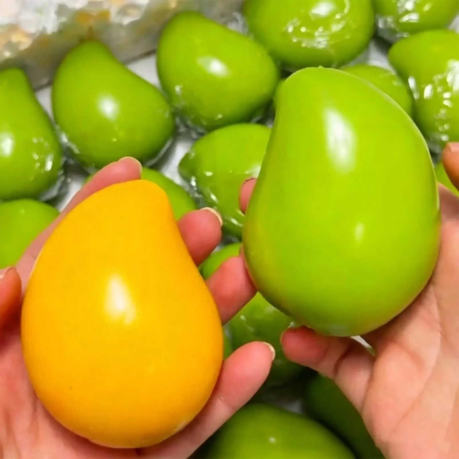 Color Changing Mango SquishyFidget Toy Soft ASMR Sensory Squeeze Ball Anti-Anxiety Stress Relief Fidget Toy For Adults