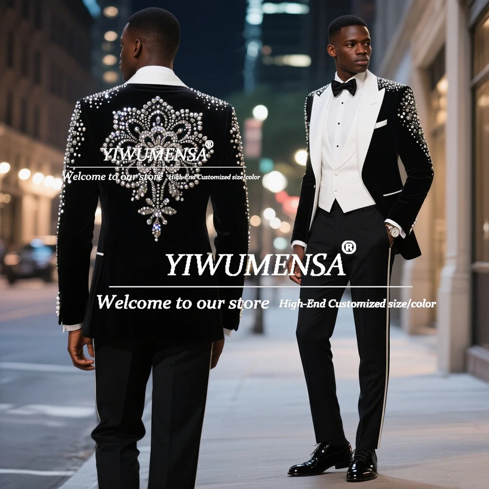 

Exclusive Design Crystals Beaded Wedding Suits For Men 3 Pieces Sets White Lapel Velvet Prom Blazers Customized Groom Tuxedos