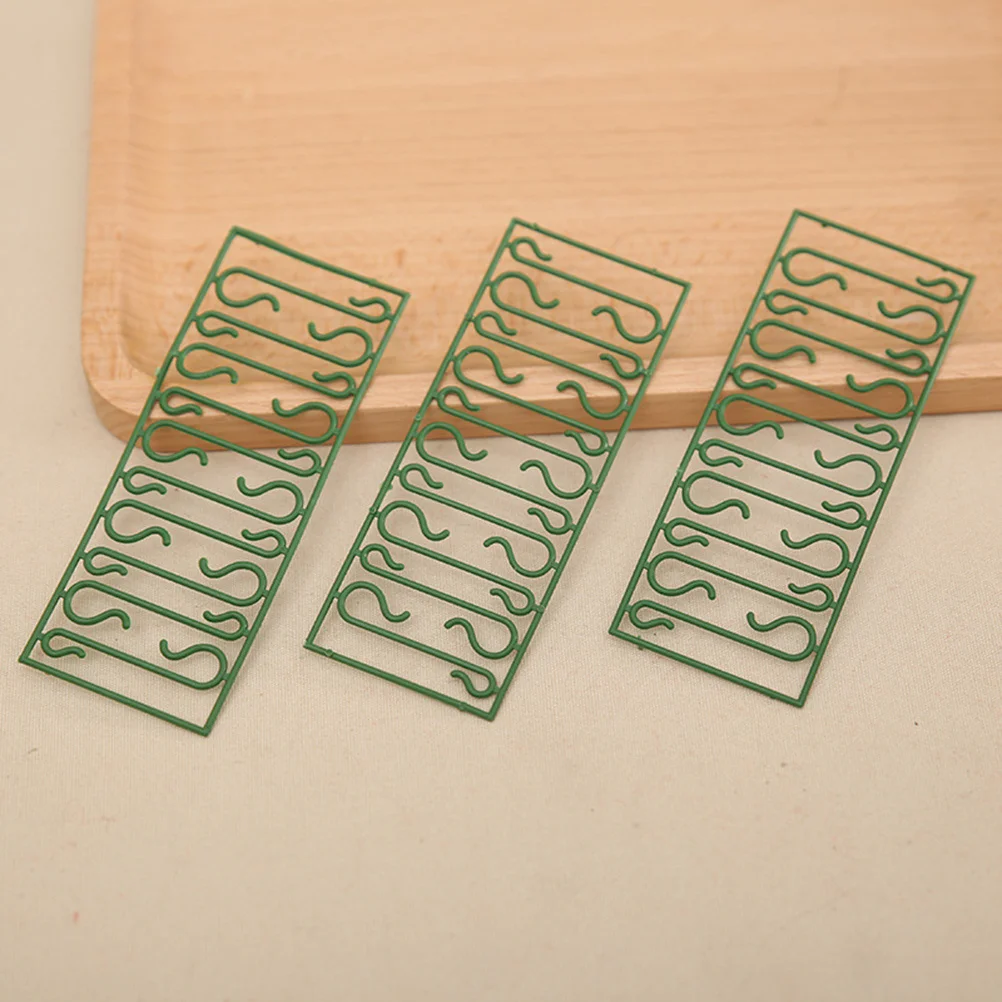 

200Pcs Green Plastic Christmas Hanging Hooks S Shaped Ornament Hangers for Tree Party Wedding Decorations Christmas Hanging Hook