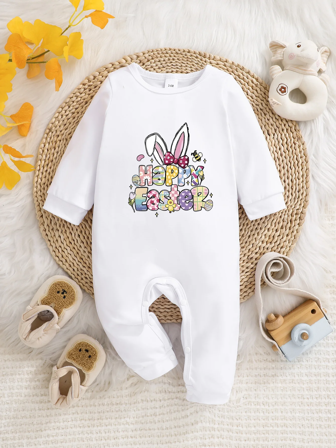 Newborn baby boy and girl long-sleeved rompers with letter print design, comfortable and soft against baby's skin, suitable for