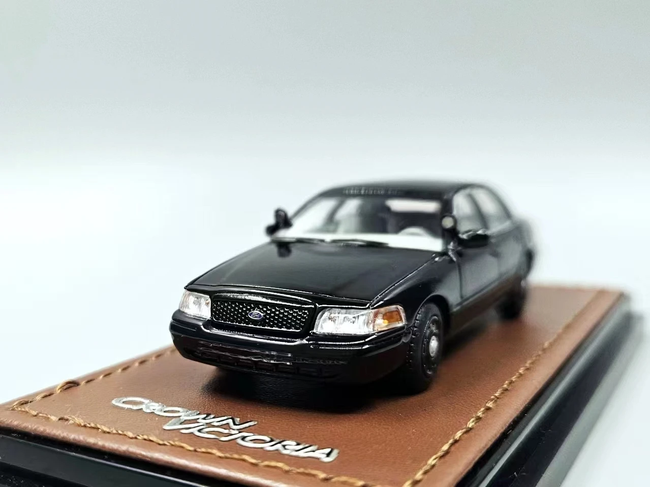 ミニカー GOC 1/64 CVPI & Suburban GOC 1/64 Ford Crown Victoria - Black – 20KM Diecast