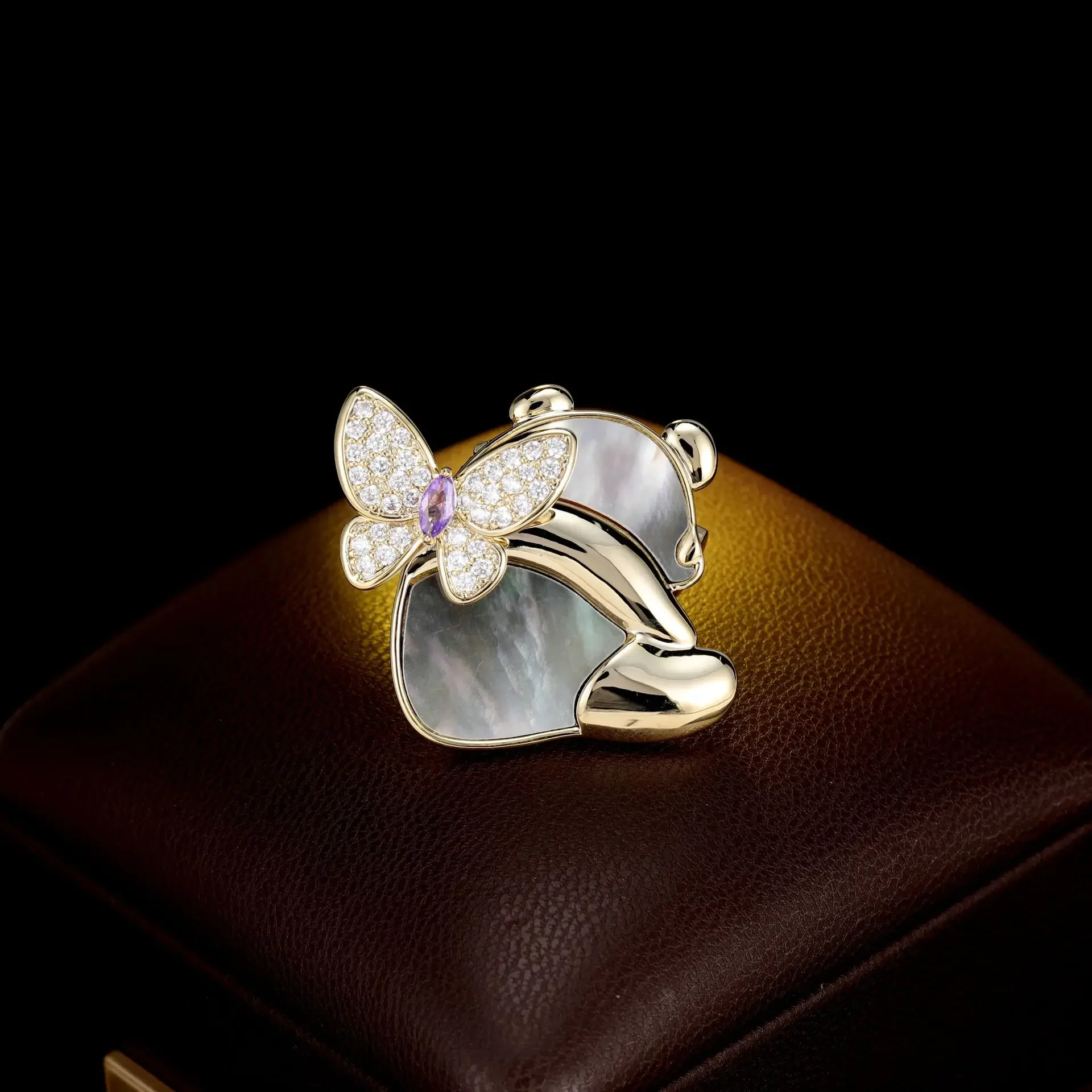 

High-end design sense, pure natural mother-of-pearl cute brooch, niche and versatile cardigan accessory pin