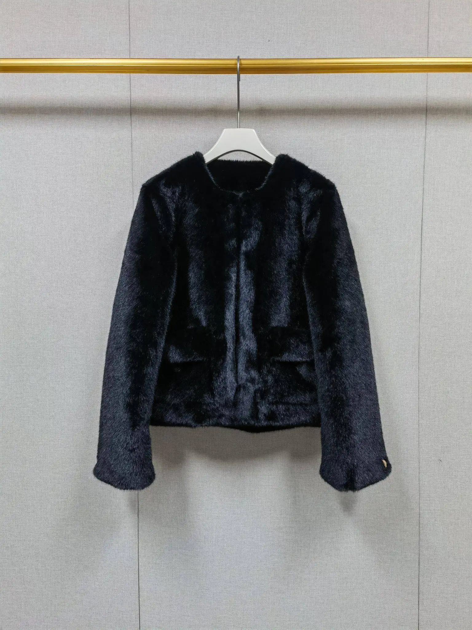 Smooth and Glossy Environmentally Friendly Faux Fur Lady Solid Color Round Neck Short Jacket Fall Winter Women