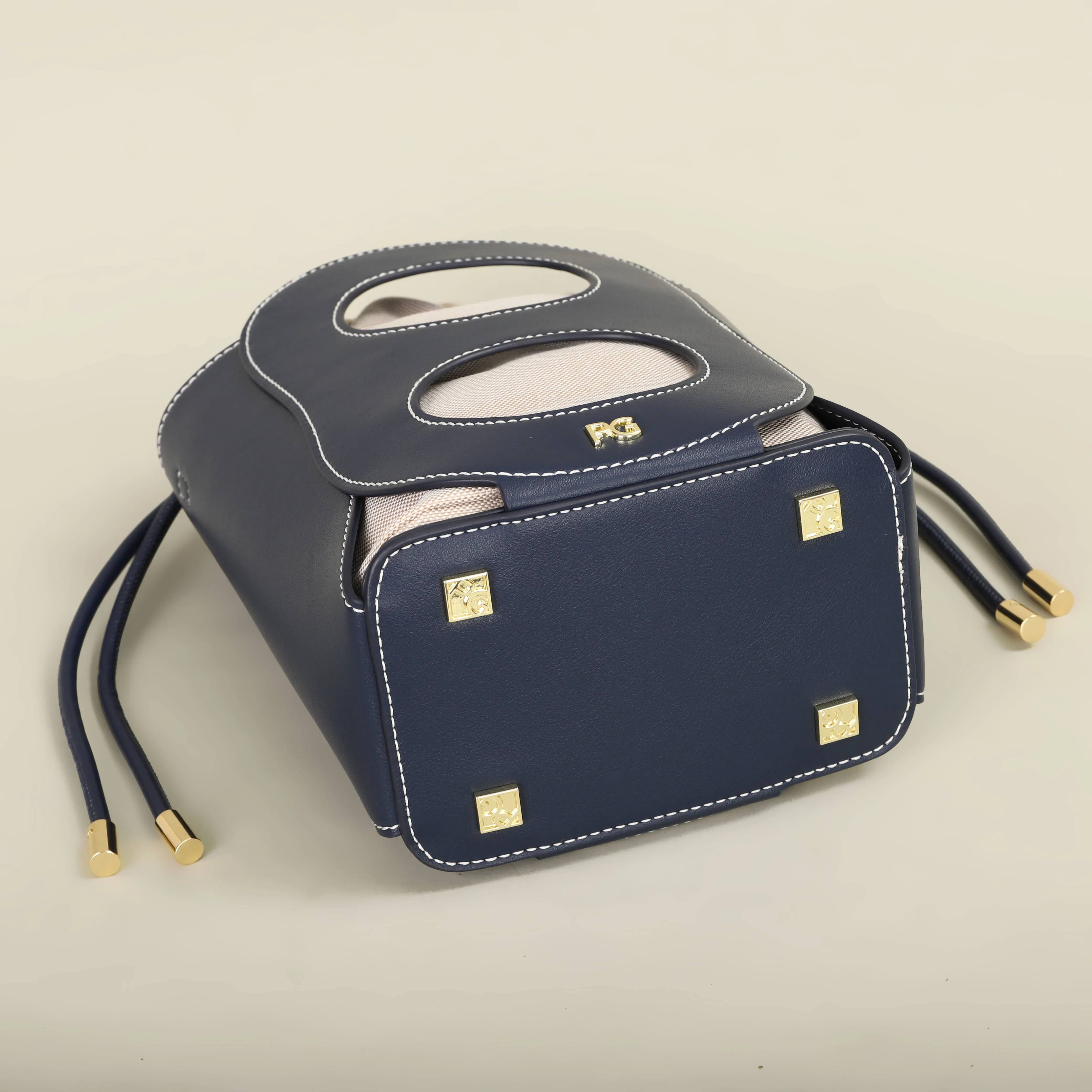 PATSY PG GARIS Damen-Umhängetasche Neue Luxusmarke Designer Hohldesign Klassische Modische Damen-Schultertasche – Detail 6