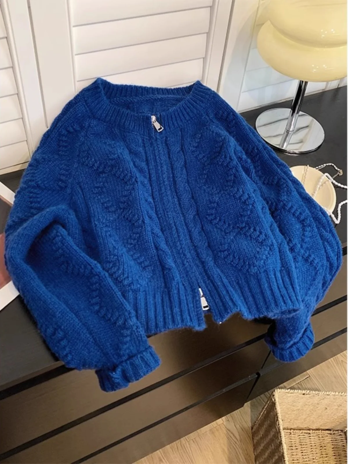 Klein Blue Round Neck Fried Dough Twists Sweater Women's Autumn and Winter Lazy Wind Soft Waxy Loose Short Knitting Cardigan