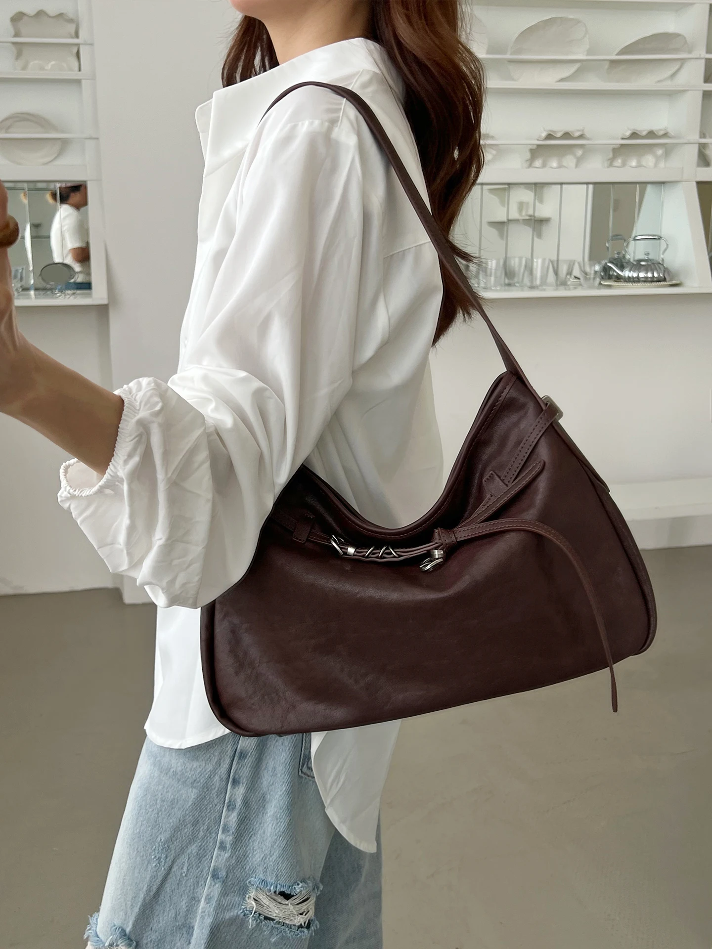 bolso-de-hombro-ande-de-cuero-suave-para-mujer-bolso-de-viaje-con-decoracion-de-cinturon-estilo-moderno-para-otono-e-invi