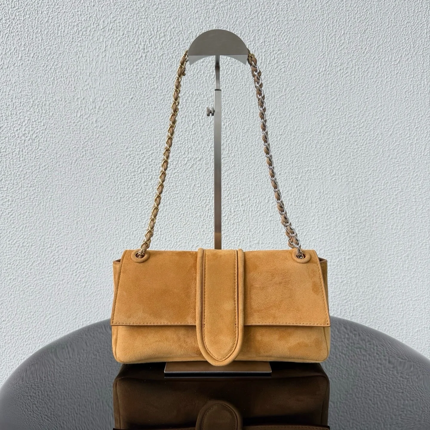 2026 Trendy Minimalist Solid Color Flip-Top Chain Shoulder Bag Fashionable Solid Color PU Leather Women's Bag with Chain Detail